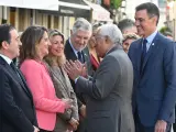 El primer ministro portugués saluda a Teresa Ribera junto a Sánchez y los ministros Díaz y Albares.