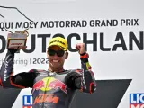 Fernández celebra en el podio su victoria en la carrera de Moto2 del MotoGP de Alemania.