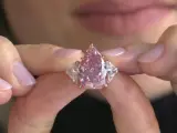 El 'Fortune Pink', que con 18,18 quilates es uno de los mayores diamantes rosas del mundo, alcanzó un precio de 28,4 millones de francos suizos (similar cantidad en euros), en una subasta de joyas organizada por la casa británica Christie's en la ciudad suiza de Ginebra.