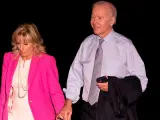 El presidente de EE UU, Joe Biden, y su esposa, Jill Biden, llegan a la Casa Blanca tras participar en un mitin electoral en Maryland.