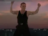 Daniel Craig en el anuncio de vodka dirigido por Taika Waititi.