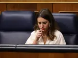 La ministra de Igualdad, Irene Montero, durante una sesión plenaria en el Congreso de los Diputados, a 2 de noviembre de 2022, en Madrid (España).
