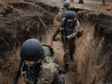 Soldados ucranianos de la brigada 63 participan en un entrenamiento militar en Mykolaiv.