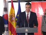 Pedro Sánchez inaugura la sede del Instituto Cervantes en Seúl junto a la ministra Reyes Maroto.