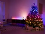 La guirnalda de luces inteligentes mide 20 metros, ideal para decorar el árbol o la barandilla de unas escaleras.