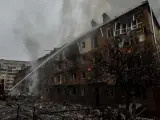 Un bloque de apartamentos, destruido por un bombardeo en Vyshhorod, cerca de Kiev, Ucrania, el 23 de noviembre de 2022.