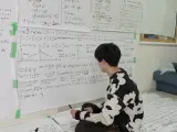 El 'youtuber' y matemático Hanao intentando resolver 1+1.