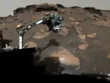 El rover Perseverance recogiendo muestras marcianas que han ayudado a confirmar que en Marte hubo agua.