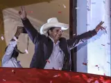 Pedro Castillo celebra su victoria en las elecciones presidenciales de Perú, el 15 de junio de 2021.
