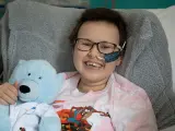 Alyssa, la niña británica que ha recibido el innovador tratamiento que le ha permitido recuperarse de una leucemia.