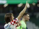 Modric celebrando el pase a semifinales junto a Livakovic