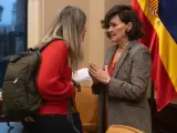 La portavoz de la Comisión de Igualdad en el Congreso de los Diputados Laura Berja (i) y la presidenta de la Comisión de Igualdad en el Congreso de los Diputados y exvicepresidenta del Gobierno, Carmen Calvo (d), en la Comisión de Igualdad, en el Congreso de los Diputados, a 12 de diciembre de 2022, en Madrid (España).