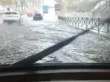 La calle Comercio de Madrid, convertida en un río por las tremendas lluvias que asolan la capital