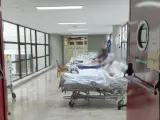 Situación del Hospital de La Ribera, en Alzira, con acumulación de camas en Urgencias.