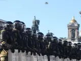 Policías antidisturbios combaten las protestas contra la guerra en San Petersburgo, Rusia