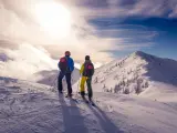 Esquiadores en la montaña
