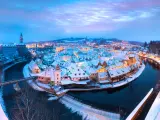 Vista panorámica de la ciudad de Cesky Krumlov en invierno.