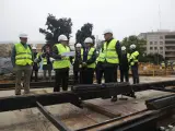 El alcalde de Sevilla, Antonio Muñoz, visita el desarrollo de las obras de ampliación del tranvía en Nervión.