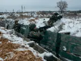 Soldados ucranianos en la trinchera cerca de Bielorrusia