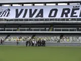 Llegada del cuerpo de Pelé al estadio del Santos