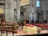 Capilla ardiente de Benedicto XVI en la basílica de San Pedro.