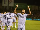 Rodrygo Goes dedica al cielo su gol ante el Cacereño en Copa del Rey.