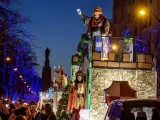 La tradicional cabalgata de Reyes vuelve a congregar a miles de niños junto a sus familias este jueves en las calles de Bilbao