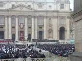 Imagen de la retransmisión del funeral de Benedicto XVI