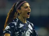 Nadia Nadim durante un partido de fútbol