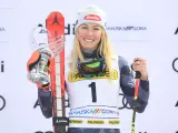 Mikaela Shiffrin celebra su victoria en el gran slalom