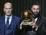 Zinedine Zidane y Karim Benzema en la gala del Balón de Oro.