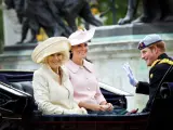 Camilla junto al príncipe Harry y Kate Middleton.