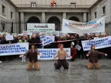 Cientos de regantes y agricultores se han concentrado en Madrid en contra del recorte del trasvase Tajo-Segura.