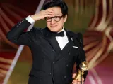 Ke Huy Quan en los Globos de Oro 2023