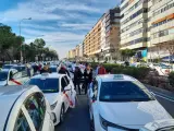 Los taxistas salen a la calle para protestar contra la nueva regulación del Gobierno regional