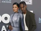 Kylie Jenner y Travis Scott, en los 2022 Billboard Music Awards.