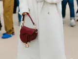 El bolso 'Saddle' de Dior está a la venta a partir de los 3.200 euros