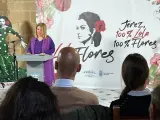 Mamen Sánchez, alcaldesa de Jerez, presentando el acto de homenaje a Lola Flores.