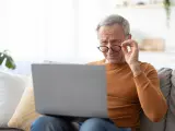 La degeneración macular es una causa frecuente de ceguera a edades avanzadas.