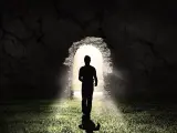 Algunas de las personas que vivieron experiencias cercanas a la muerte afirman haber visto una luz al final de un túnel.