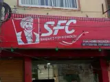 Puede que no sea el KFC original, pero este establecimiento de la India añade pescado a su menú además del pollo. En eso le han superado. (Foto: Reddit / i_eat_AURUM).