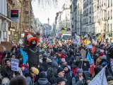 Miles de manifestantes han salido a las calles de Par&iacute;s este s&aacute;bado contra la reforma de las pensiones en Francia.