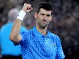 Novak Djokovic celebra su victoria ante Alex de Miñaur en el Open de Australia.