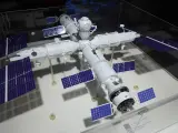 Una maqueta de la Estación Orbital Rusa durante la exposición 'Armiya 2022'.