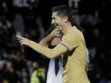 Lewandowski celebra uno de sus goles en la goleada copera ante el Ceuta.