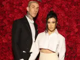 Travis Barker y Kourtney Kardashian, en la Met Gala de 2022.