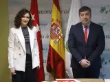 La presidenta de la Comunidad de Madrid, Isabel Díaz Ayuso, junto al alcalde de Galapagar, Alberto Gómez. Foto: D.Sinova