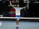 Novak Djokovic celebra su victoria ante Andrey Rublev.