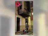 Bomberos de Valencia sofocando el incendio en Sax