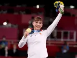 Sandra Sánchez celebra su oro en los Juegos Olímpicos de Tokio 2020.